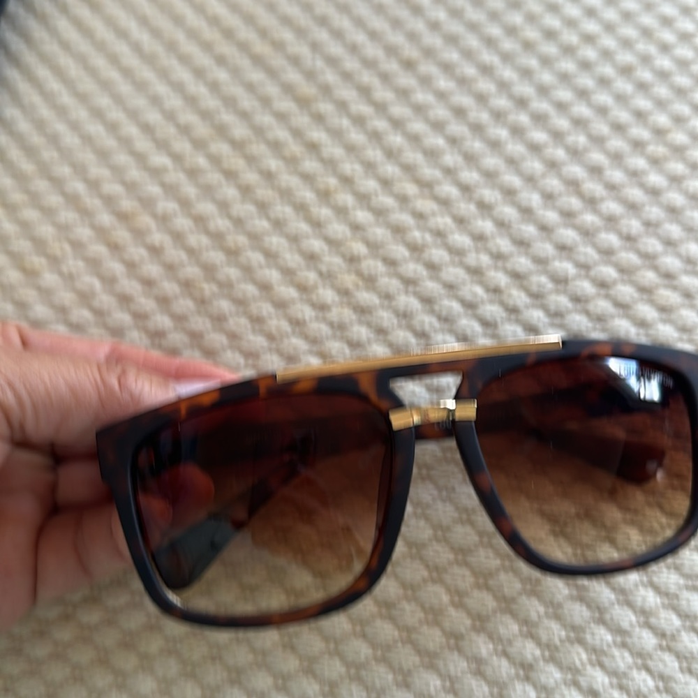 Luxury fashion ladies sunglasses 😎 🆕 - Picture 3 of 6